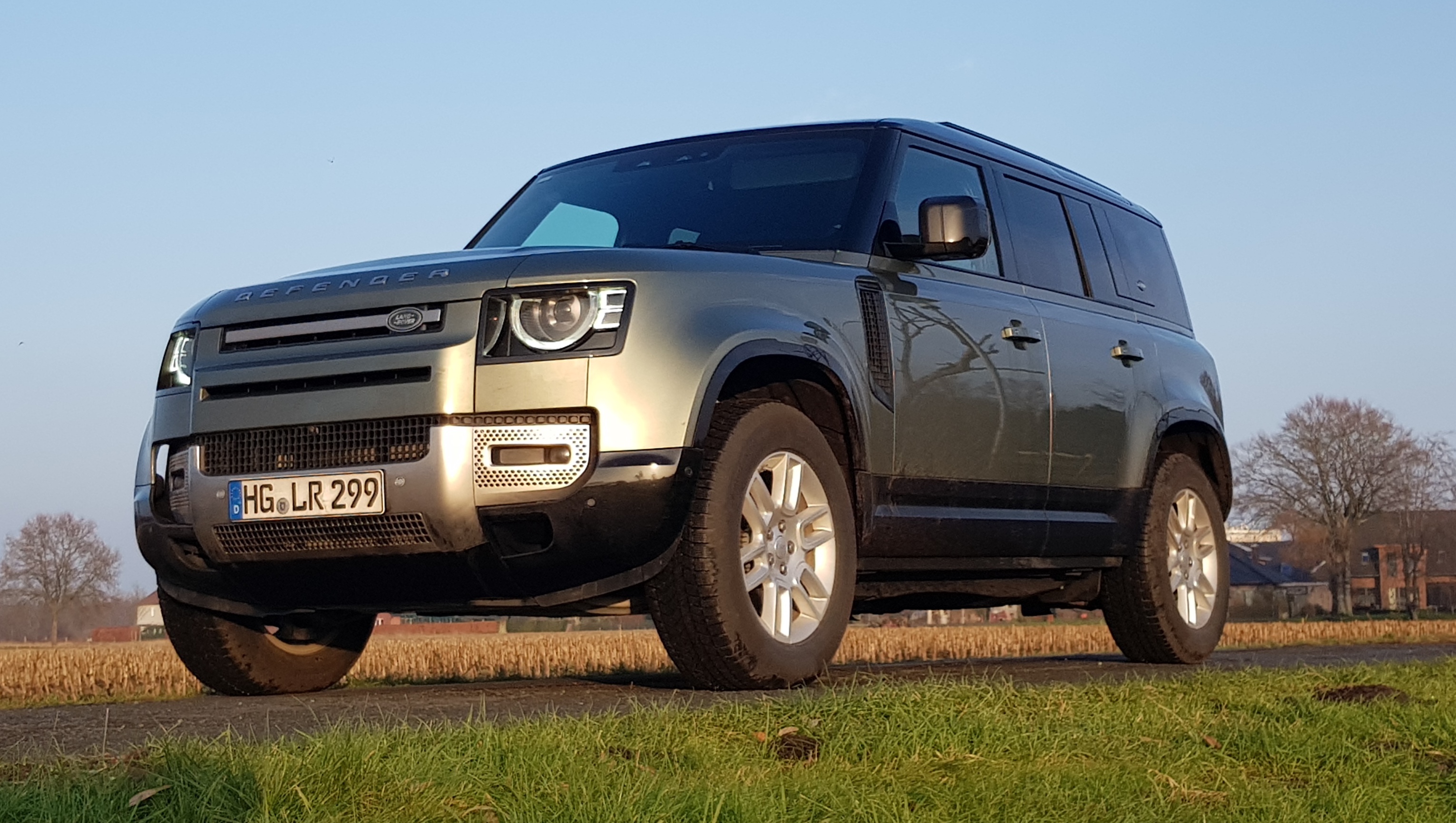 Praxistest Land Rover Defender 110: Gelände-Legende mit High-Tech-Touch ...