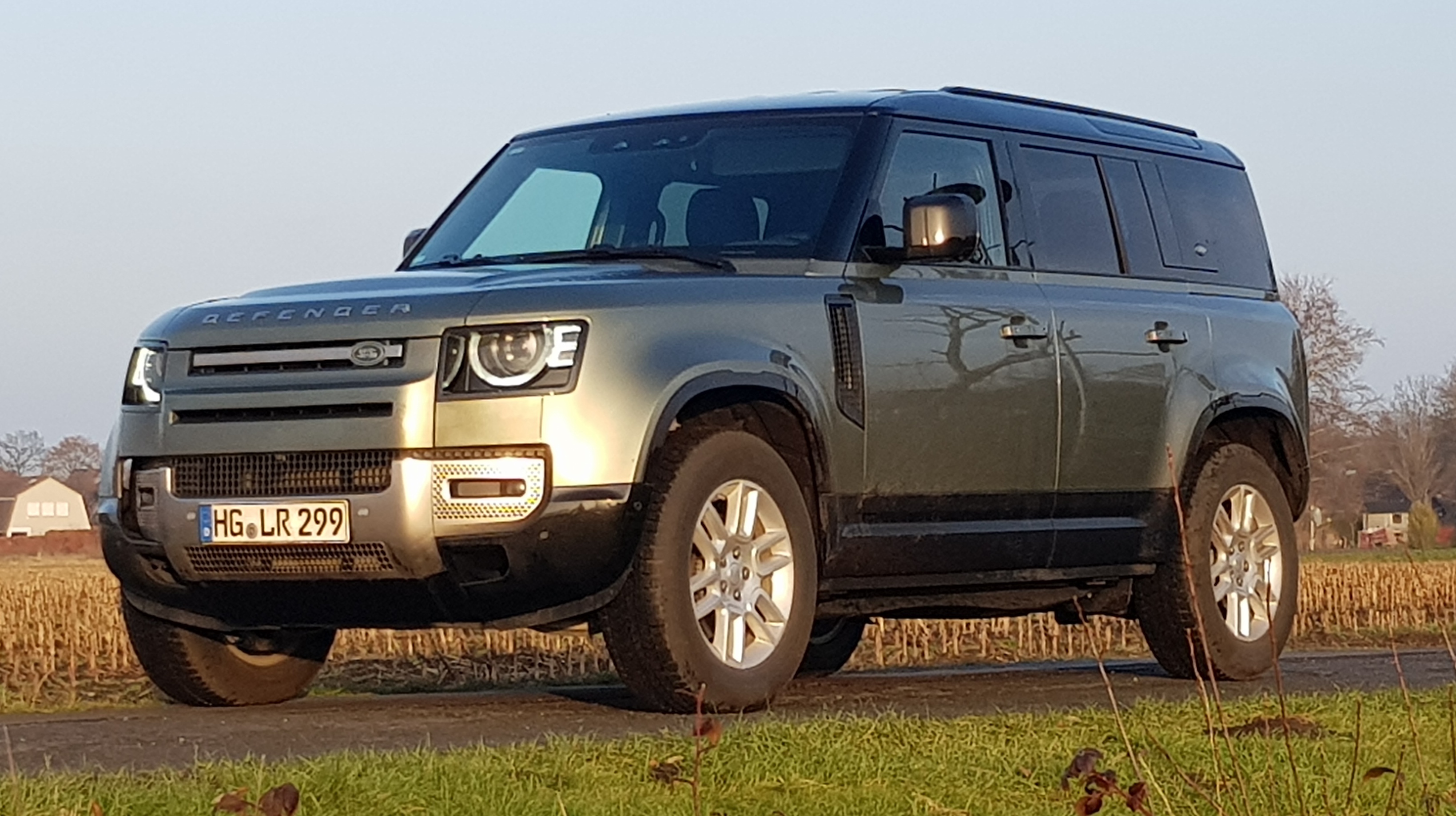 Normal Defender Height Praxistest Land Rover Defender 110: Gelände-Legende mit High-Tech-Touch ...