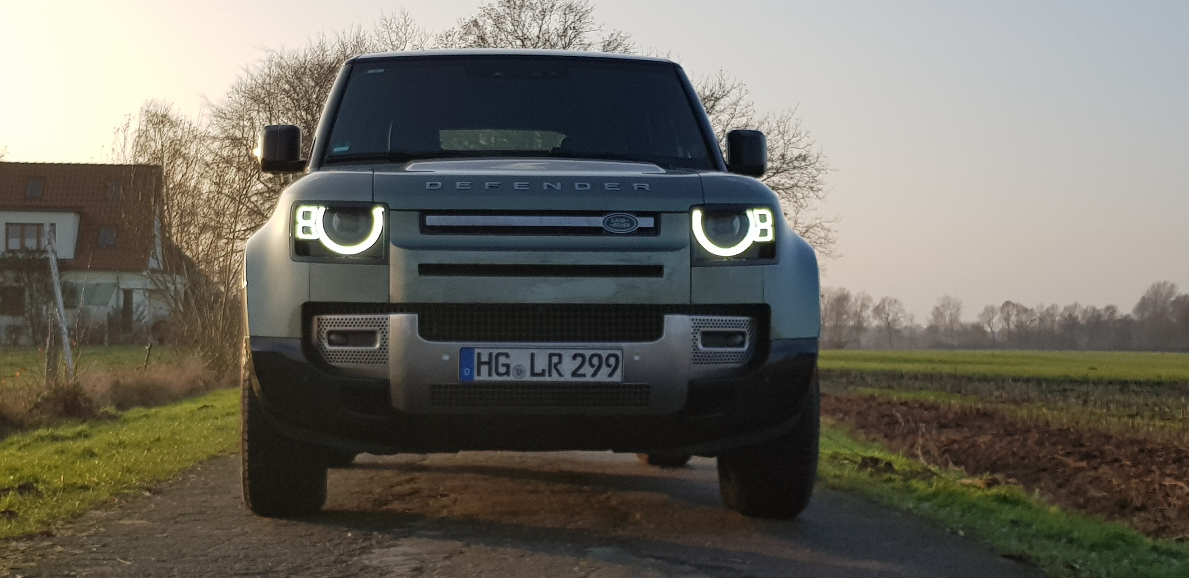 Praxistest Land Rover Defender 110: Gelände-Legende mit High-Tech-Touch ...